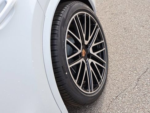 Certified 2026 Porsche Cayenne Coupe AWD/4WD image 38