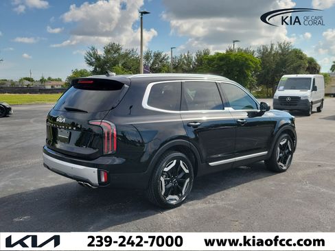 Certified 2024 Kia Telluride EX w/ EX Captain's Chair Package FWD image 6