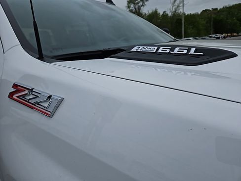 Used 2025 Chevrolet Silverado 2500 Custom w/ Custom Value Package image 6