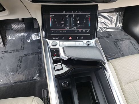 Certified 2024 Audi Q8 e-tron Premium Plus image 22