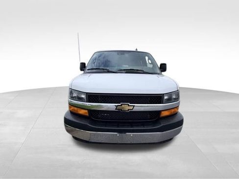 Used 2025 Chevrolet Express 3500 LS RWD image 3