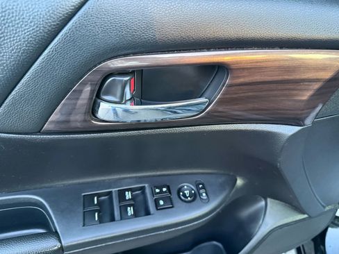 Used 2017 Honda Accord EX image 18