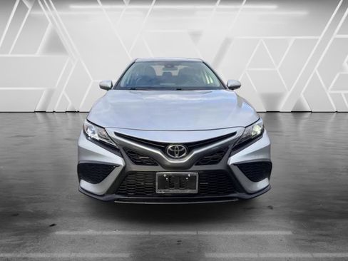 Used 2022 Toyota Camry SE image 2