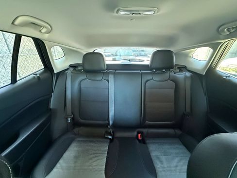 Used 2025 Chevrolet Trax LT FWD image 36