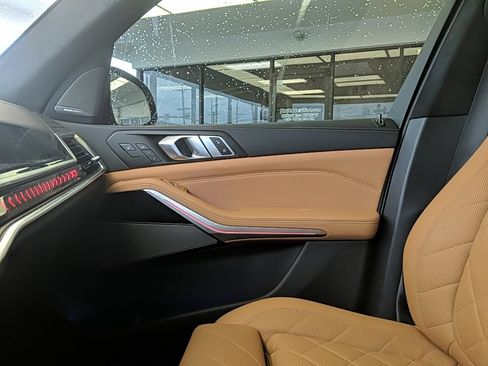 Used 2024 BMW X7 xDrive40i w/ Executive Package image 29