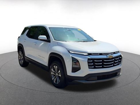 Used 2025 Chevrolet Equinox LT FWD image 3