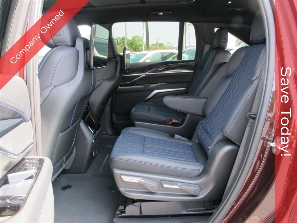 New 2026 Cadillac Escalade IQ Sport 1 w/ LPO, ONYX Package AWD/4WD image 24