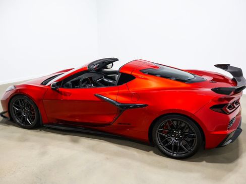 Used 2025 Chevrolet Corvette Z06 w/ Z07 Performance Package RWD image 21