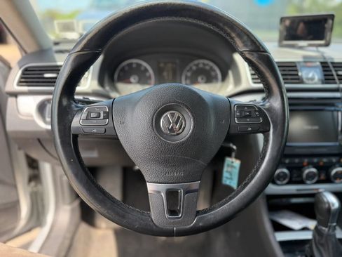 Used 2012 Volkswagen Passat 2.5 SE FWD image 9