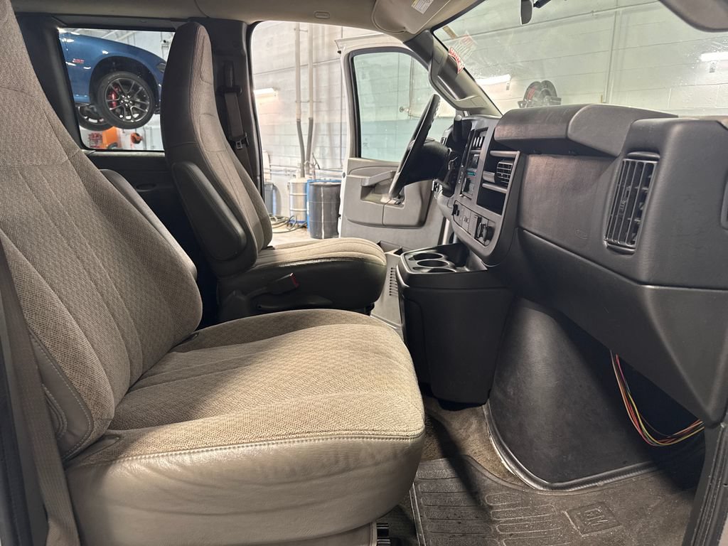 Used 2016 Chevrolet Express 2500 LT w/ LT Preferred Equipment Group RWD image 27