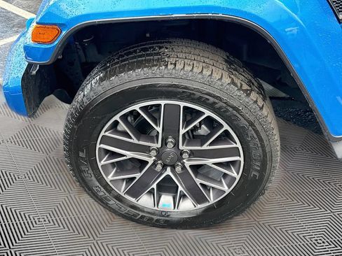 Used 2023 Jeep Wrangler Unlimited Sahara AWD/4WD image 35