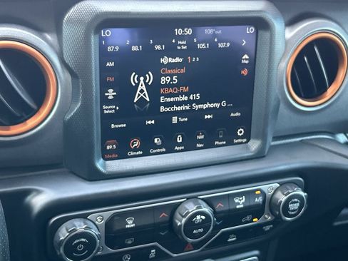 Used 2023 Jeep Gladiator Mojave AWD/4WD image 13