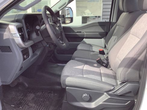 New 2026 Ford F250 XL w/ XL Chrome Package image 7