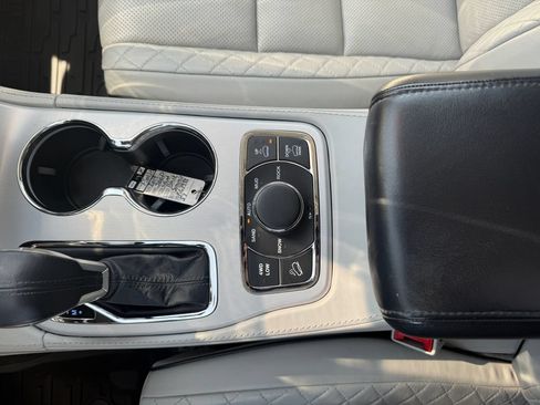 Used 2019 Jeep Grand Cherokee Summit AWD/4WD image 41