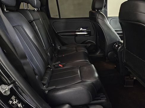 Used 2021 Mercedes-Benz GLB 250 w/ Premium Package image 23