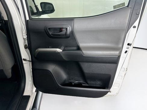 Used 2019 Toyota Tacoma SR5 RWD image 27