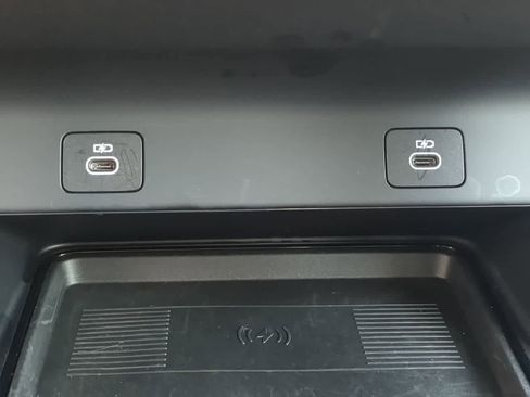 Certified 2025 Land Rover Discovery Sport Dynamic SE image 32