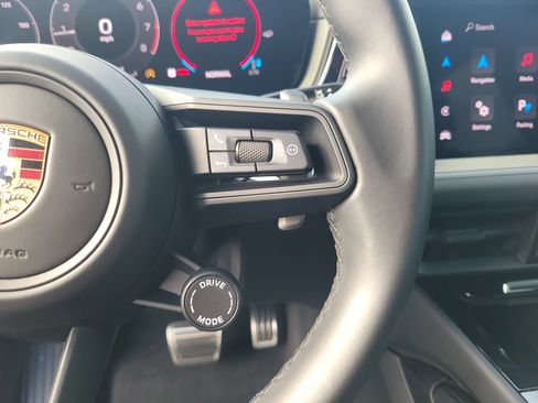 Used 2024 Porsche Cayenne S image 21