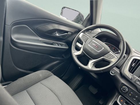 Used 2024 GMC Terrain SLE image 33