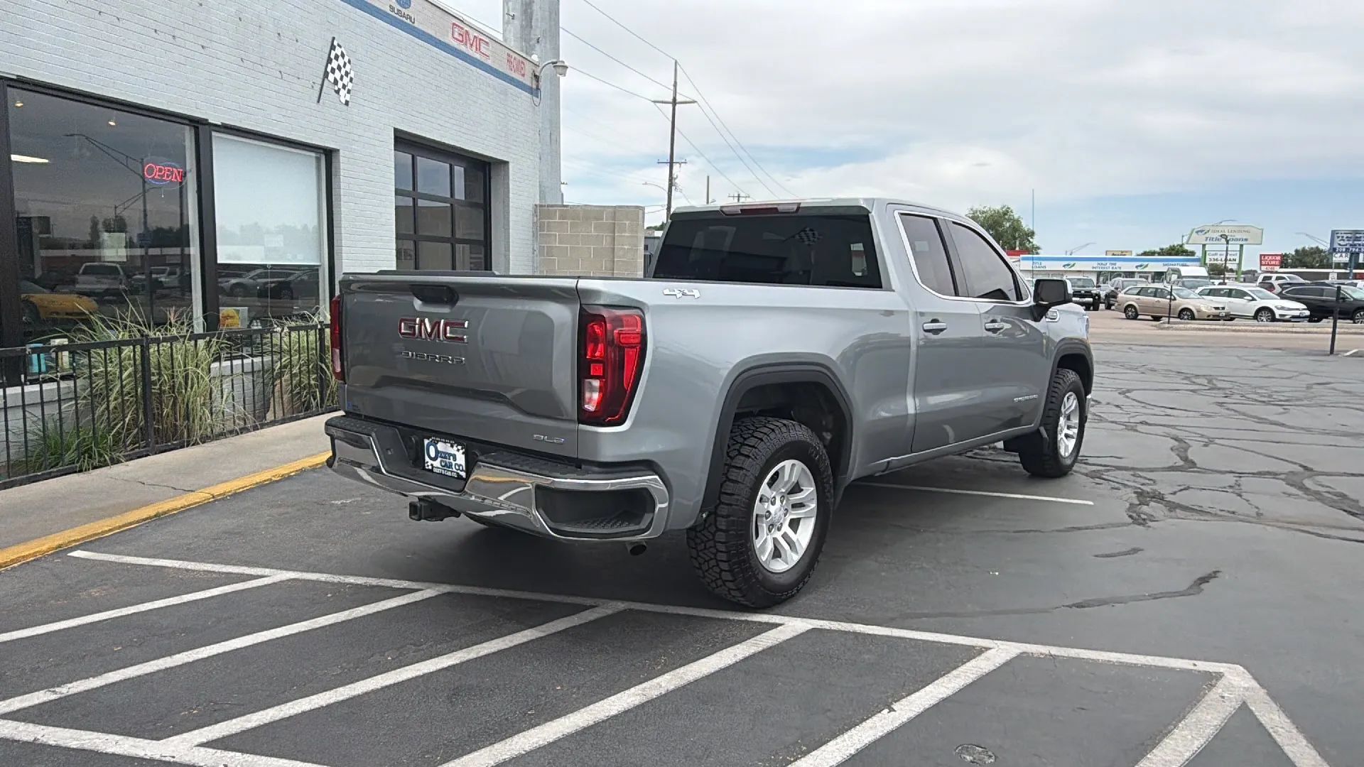 Used 2023 GMC Sierra 1500 SLE w/ Enhanced Capability Package AWD/4WD image 3