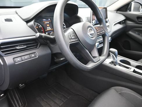 Used 2025 Nissan Altima 2.5 S FWD image 12