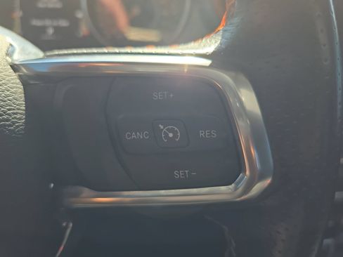 Used 2023 Jeep Gladiator Mojave AWD/4WD image 22