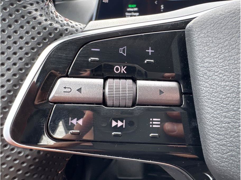 Used 2024 Nissan Ariya AWD image 17