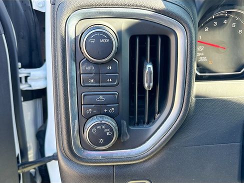 Used 2022 Chevrolet Silverado 1500 LT AWD/4WD image 10