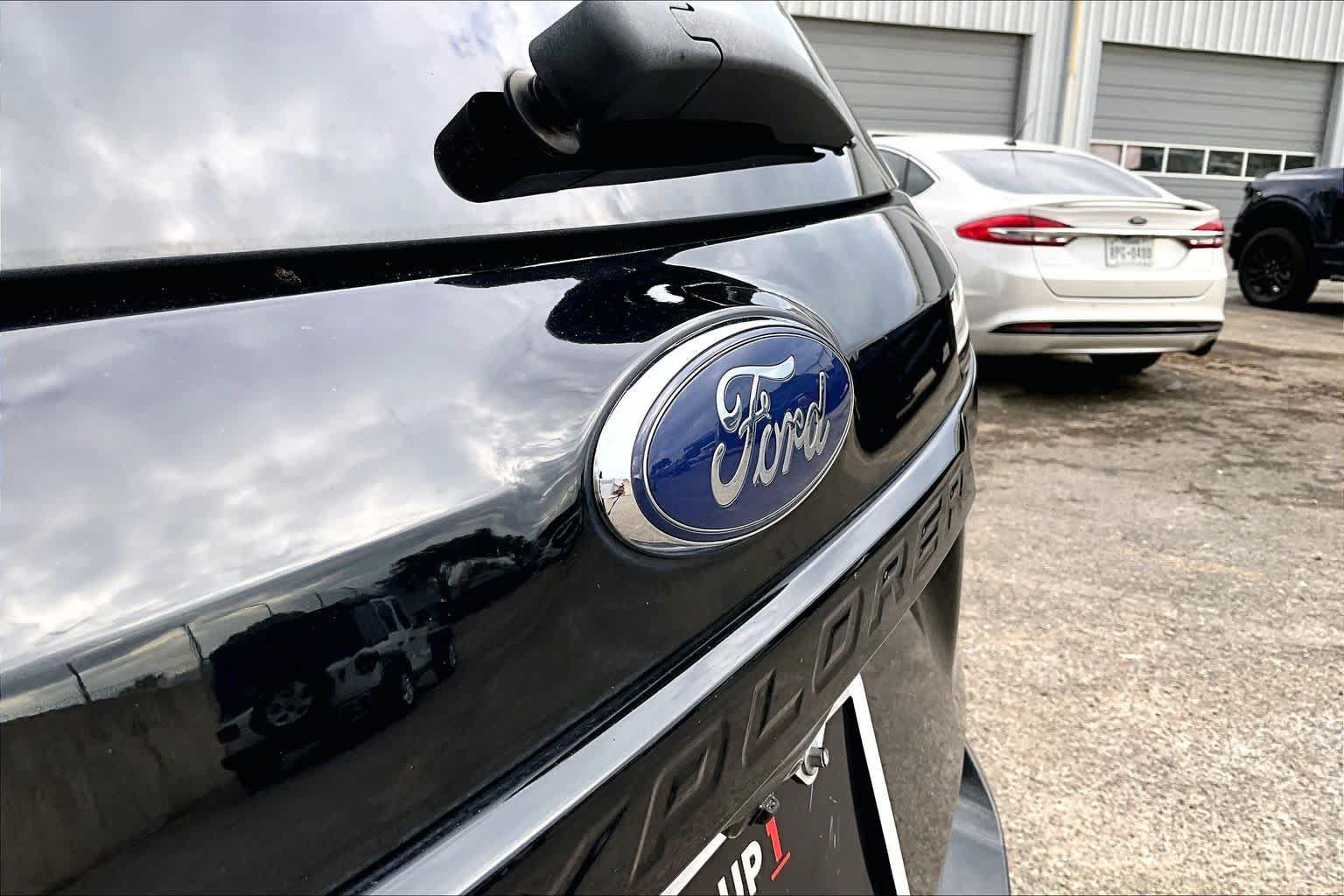 Used 2017 Ford Explorer Sport w/ Equipment Group 401A AWD/4WD image 31