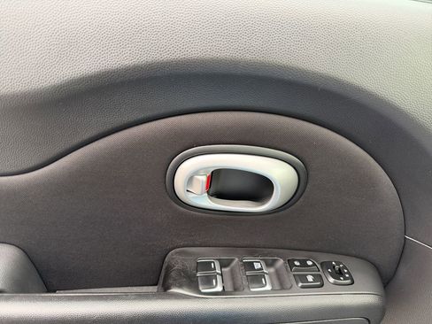 Used 2017 Kia Soul image 16