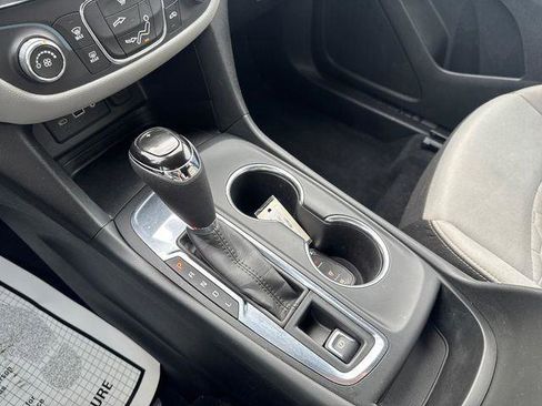 Used 2021 Chevrolet Equinox LS w/ LS Convenience Package image 21