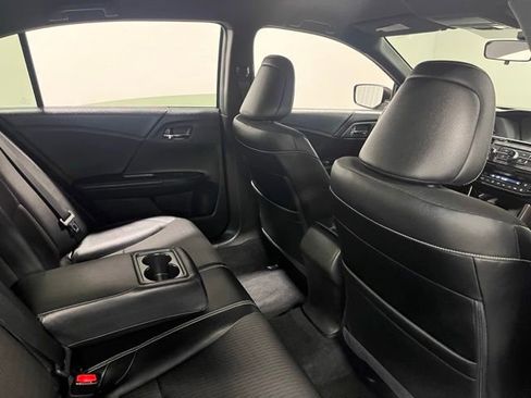 Used 2017 Honda Accord Sport image 14