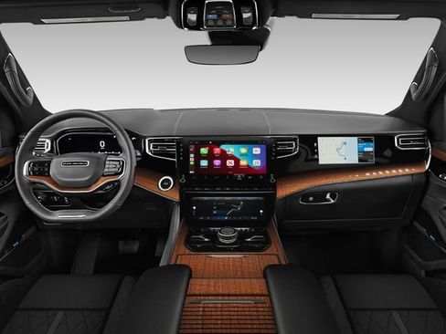 Used 2025 Jeep Grand Wagoneer L Series III w/ Rear-Seat Entertainment Group AWD/4WD image 3