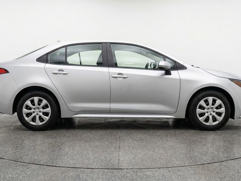 Used 2025 Toyota Corolla LE FWD image 11