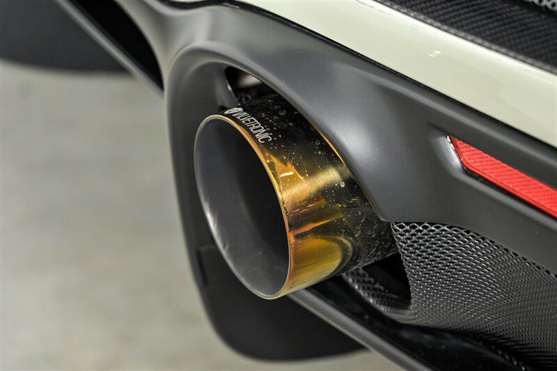 Used 2022 Ferrari F8 Tributo RWD image 13