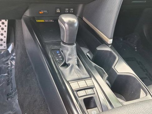 Used 2025 Toyota Camry SE FWD image 18