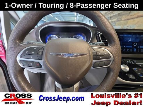 Used 2017 Chrysler Pacifica Touring FWD image 6