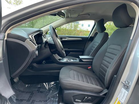 Used 2019 Ford Fusion SE image 11