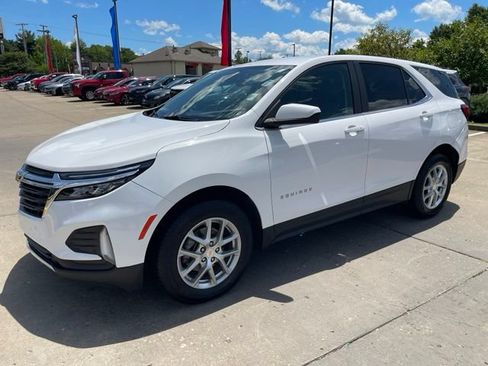 Used 2022 Chevrolet Equinox LT AWD/4WD image 2