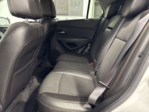 Used 2019 Chevrolet Trax LT w/ LT Convenience Package image 16