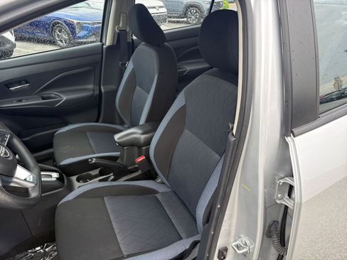 Used 2025 Nissan Versa SV image 34