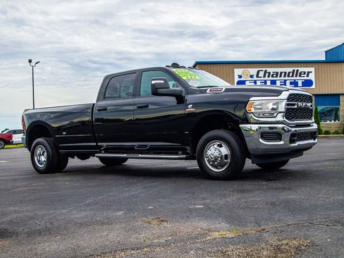 Used 2024 RAM 3500 Tradesman w/ Chrome Appearance Group AWD/4WD image 9