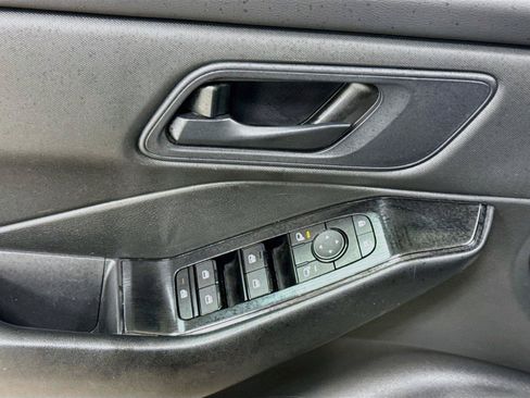 Used 2024 Nissan Rogue S AWD/4WD image 17