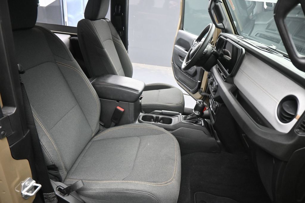 Used 2025 Jeep Wrangler Sport AWD/4WD image 16