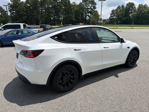 Used 2023 Tesla Model Y Long Range AWD/4WD image 7