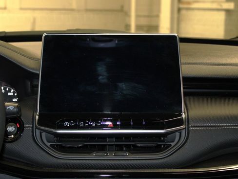 Used 2023 Jeep Compass Altitude w/ Convenience Group image 14