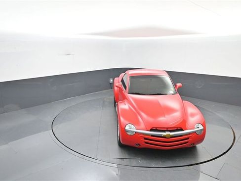 Used 2004 Chevrolet SSR w/ Preferred Equipment Group image 19