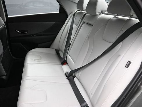 Used 2024 Hyundai Elantra Limited FWD image 17