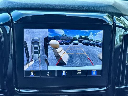 Used 2023 Chevrolet Traverse RS FWD image 19