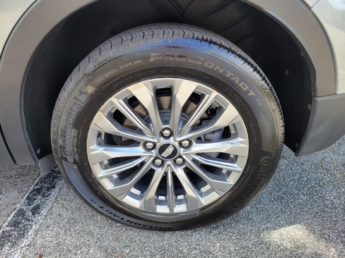 Used 2025 Cadillac XT4 Premium Luxury image 16